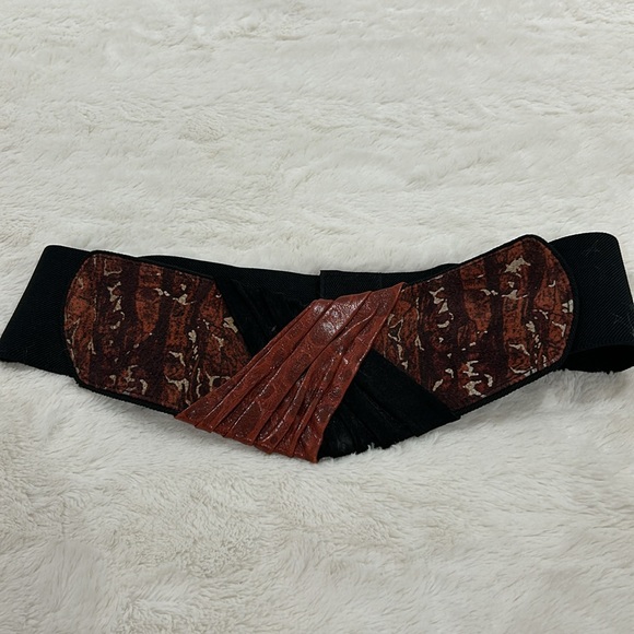 Black belt with coral suede and leather front detail, adjustable elastic back. - Picture 2 of 8